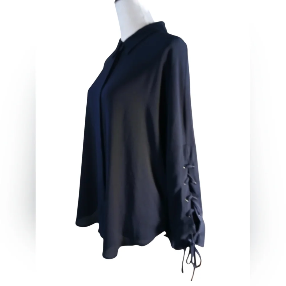NWT Carmen Marc Valvo Blouse W Lace Up Sleeves - Picture 2 of 6